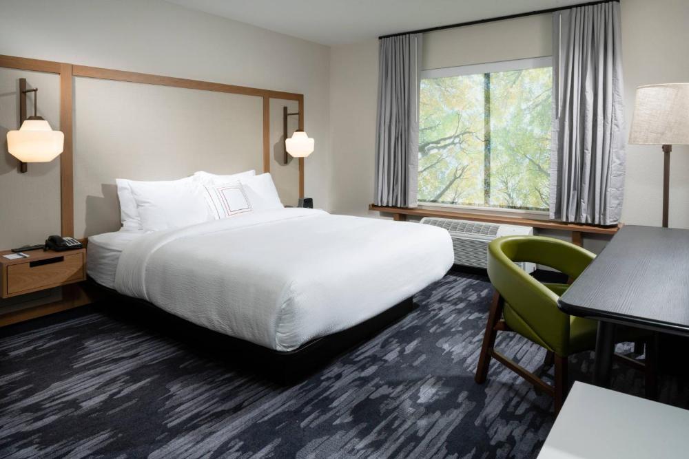 Guest Room, 1 King interior